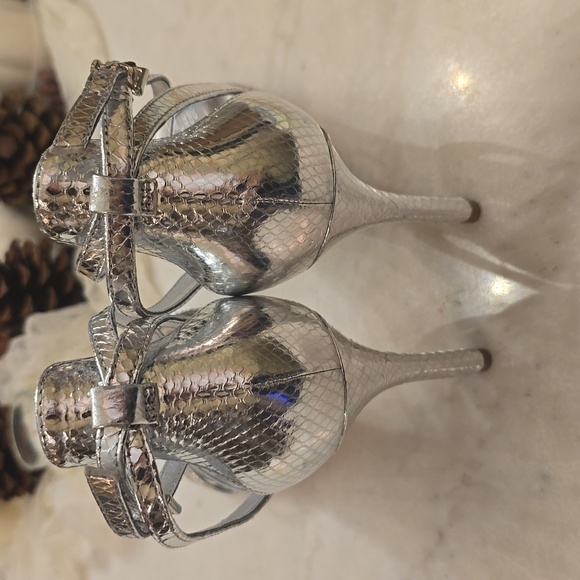 NWOT MICHAEL Michael Kors Kimberly Snake Embossed Leather Sandal in Size 7.5 - Picture 7 of 10